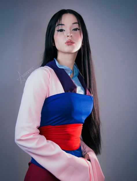 Geisha Outfit Costumes, Mulan Costume Diy, Cosplay Mulan, Mulan Halloween Costume, Mulan Cosplay, Mulan Outfit, Hector Barbossa, Princess Inspired Outfits, Disney Princess Cosplay