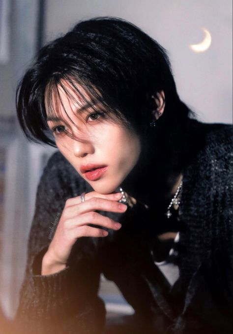 Male Angel, Black Hair Aesthetic, Prince Felix, Lee Yongbok, Black Hair Kpop, Felix Yongbok, Felix Skz, Short Black Hairstyles, Felix Lee