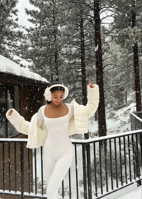 Winter Wonderland Outfit, Winter Vacation Outfits, Ski Trip Outfit, Snow Photoshoot, Comfy Outfits Winter, Colorado Outfits, Winter Princess, Snow Trip, Winter Photoshoot