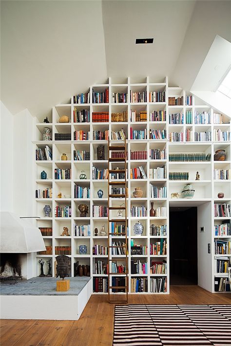 The bookshelf All About Books, Book Office, Home Bookshelves, Beautiful Bookshelf, Drying Room, Public Libraries, Home Library Design, Bookshelf Design, About Books