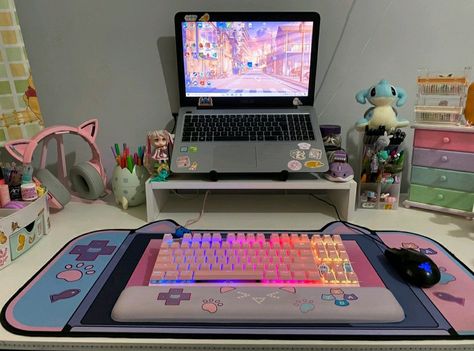 Laptop And Keyboard Setup, Laptop Set Up Aesthetic, Gaming Setup With Laptop, Cute Laptop Setup, Gaming Laptop Setup Ideas, Gaming Laptop Aesthetic, Aesthetic Laptop Setup, Laptop Setup Ideas, Setup Notebook