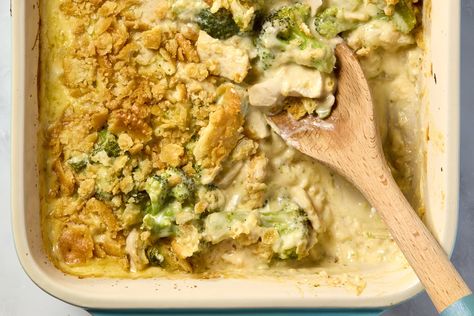 This Old-School Chicken Dinner Is So Good, I've Been Making It for 20 Years Chicken Broccoli And Rice Casserole, Broccoli And Rice Casserole, Chicken Divan Casserole, Chicken Divan Recipe, Broccoli Recipes Casserole, Cracker Toppings, Chicken Broccoli Rice Casserole, Yummy Casserole Recipes, Chicken Broccoli Rice