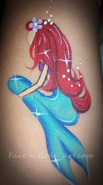 the little mermaid face painter | Flickr : partage de photos ! Face Painting Mermaid, Disney Face Painting, Mermaid Face Paint, Painting Mermaid, Mermaid Face, Cheek Art, Girl Face Painting, Face Painting Inspiration, Face Painting Easy