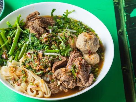 Boat Noodle Soup, Thai Boat, Boat Noodle, Thai Soup, Noodle Soup Recipe, Dry Rice, Sliced Steak, Meatball Ingredients, Soup And Stew