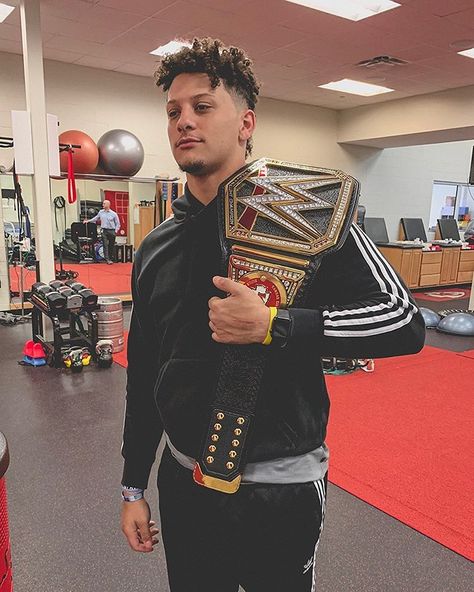 Kansas City Chiefs (@chiefs) • Instagram photos and videos Cheifs Football, Pat Mahomes, Kc Chiefs Football, Kc Football, Nfl Football Pictures, Fan Girling, Championship Belt, Kansas City Chiefs Football, The Chiefs