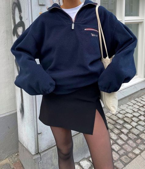 Fleece Outfit Women, Polo Sweater Outfit, Sofia Boman, Fleece Outfit, Winter Skirt Outfit, Daily Fashion Inspiration, Model Looks, Follow My Instagram, Knit Outfit