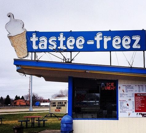 Tastee Freez Moorehead, Minnesota Googie Architecture, Out To Lunch, Retro Sign, Music Memories, Old Signs, New Things To Learn, A Sign, Small Towns, Vintage Signs