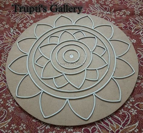 Lipan Art Design Drawing, Lippan Art On Matka, Mandala Clay Art, Jhuti Designs, Lipan Art Mirror Work, Lipan Art Mirror Work Diy, Clay Mirror, Lippon Art, Mirror Canvas Art