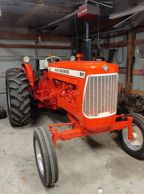 Allis-Chalmers Series IV D-17 Tractor Tractor Nursery, Antique Farm Equipment, Allis Chalmers Tractors, Tractor Photos, Tractor Pictures, Tractors For Sale, Old Tractor, Vintage Pickup Trucks, Classic Tractor