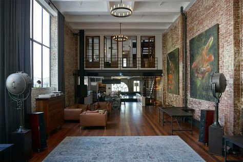 New York Loft Apartment Industrial, Industrial Decorating, Loft Apartment Industrial, Sectional Living Room Layout, Brownstone Interiors, Soho Apartment, New York Brownstone, New York Townhouse, Living Room New York