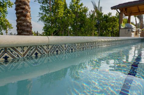 Spanish Swimming Pool, Modern Spanish Pool, Spanish Tile Pool, Mediterranean Pool Tile, Spanish Pool Design, Spanish Pool Tile, Pool Tile Waterline, Pool Waterline Tile Ideas, Spanish Style Pool