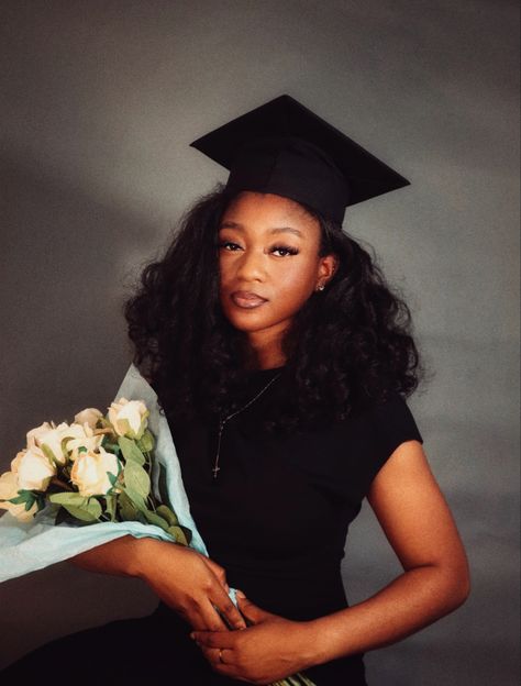 Afro Senior Pictures, Sitting Down Graduation Poses, Graduation Headshots Black Women, 2000s Graduation Pics, 90s Theme Graduation Pictures, Graduation Photoshoot Flowers, At Home Graduation Pictures, Grad Photos Studio, College Graduation Headshots