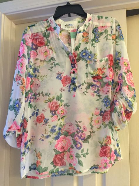 Blouse Outfit Hijab, Floral Blouse Outfit, Floral Blouse Designs, Cotton Short Tops, Ladies Tops Blouses, Alice Blue, Colorful Blouses, Fashion Nova Outfits, Fashion Tops Blouse