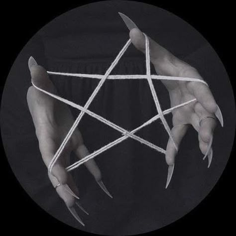 The Curious Coven auf Instagram: „#pentagram #pentacle Wicca #Witches #Witch #Pagan #Halloween #WitchHumor #Memes #DankMemes #PaganMemes #WitchMemes #Witchcraft #Follow…“ Bd Art, Season Of The Witch, Witch Aesthetic, Goth Aesthetic, Aragon, Dark Photography, Coven, Insta Photo, Grunge Aesthetic