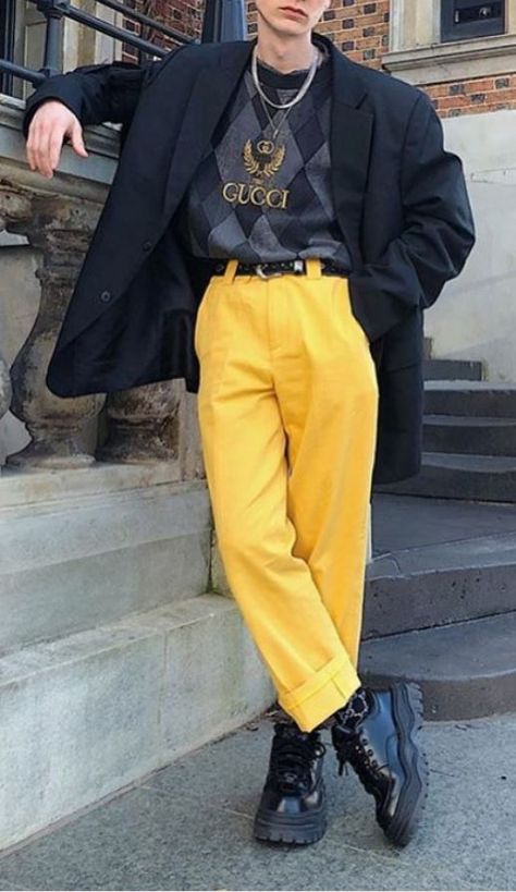 Mens streetwear Yellow Pants Outfit Men, Yellow Pants Outfit, Yellow Streetwear, Black Outfit Men, Streetwear Ideas, 90s Fashion Men, Pants Outfit Men, Yellow Pants, Man Fashion