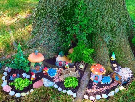 Garden Art Ideas For Toddlers, Montessori Backyard, Rockery Ideas, Art Ideas For Toddlers, Fairy Garden Ideas Enchanted Forest, Montessori Garden, Fairy Woods, Kids Fairy Garden, Diy Garden Decor Projects