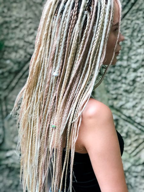 Dreadlock Ideas, Synthetic Dreadlocks Extensions, Braids Natural, Rose Blonde, Cat Beads, Pirate Wedding, Easy Short Haircuts, Blonde Dreads, Dread Braids