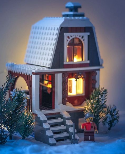 Lego Cottage Ideas, Lego Small House, Lego Winter Village Ideas, Small Lego House, Lego Cottage, Small Lego Builds, Building Legos, Christmas Lego, Lego Christmas Village