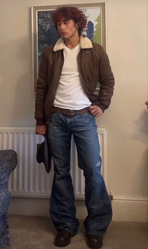 cowboy outfit style jeans 60s Guys Fashion, 70s Ascot Outfits, Jeans And A Button Up Men, Woodstock Mens Fashion, All White Cowboy Outfit, Retro Outfits 70s Style Men, Cowboy Outfit Inspiration, Masc Cowboy Outfit, Plus Size Goth Outfits Men