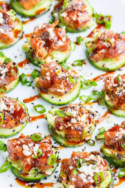 Spicy Tuna and Avocado Cucumber Sushi Bites Avocado Cucumber Sushi, Finger Food For Party, Sushi Bites, Food For Party, Tuna And Avocado, Cucumber Sushi, Nibbles For Party, Avocado Cucumber, Easy Appetizers