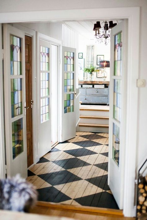 Checkered Floor Kitchen, Painted Hardwood Floors, Checkered Floor, Nordic Homes, Painted Wood Floors, Gorgeous Doors, Painted Floor, Stenciling, Painted Floors