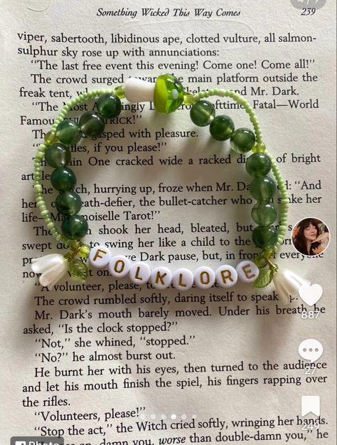 Cottagecore Bracelet, Friendship Bracelet Ideas, Taylor Swift Friendship Bracelet, Cute Friendship Bracelets, Taylor Swift Tour Outfits, Friendship Bracelets With Beads, Friendship Bracelets Designs, Bead Charms Diy, Diy Bracelet Designs