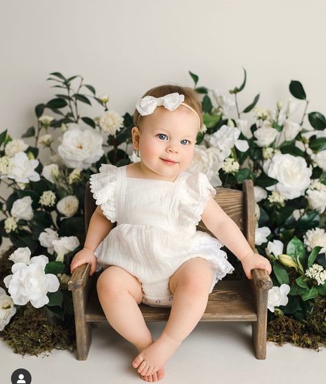 Bench Photography, Baby Birthday Photoshoot, Prop Photography, Foto Newborn, 1st Birthday Pictures, 1st Birthday Photoshoot, First Birthday Pictures, Kids Chair, Shop Bench