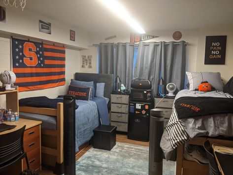 Cool Dorm Rooms For Guys, Men’s College Dorm Decor, Cool Guy Dorm Rooms, Dorm Room Ideas For Guys, Dorm Room With Roommate, Guy’s Dorm Room, Room Decor College, Guy Dorm, Uni Dorm