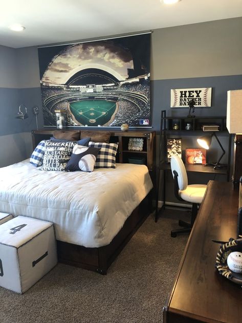 Yankee Bedroom, Boys Baseball Bedroom, Baseball Themed Bedroom, Baseball Theme Room, Sports Room Boys, Boy Sports Bedroom, Baseball Bedroom, Teenager Bedroom Boy, Sport Bedroom