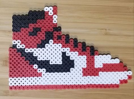 Perler shoe Modele Pixel Art, Easy Perler Bead Patterns, Pokemon Perler Beads, Easy Perler Beads Ideas, Beaded Shoes, Hama Beads Patterns, Makijaż Smokey Eye, Beads Pictures, Melty Beads