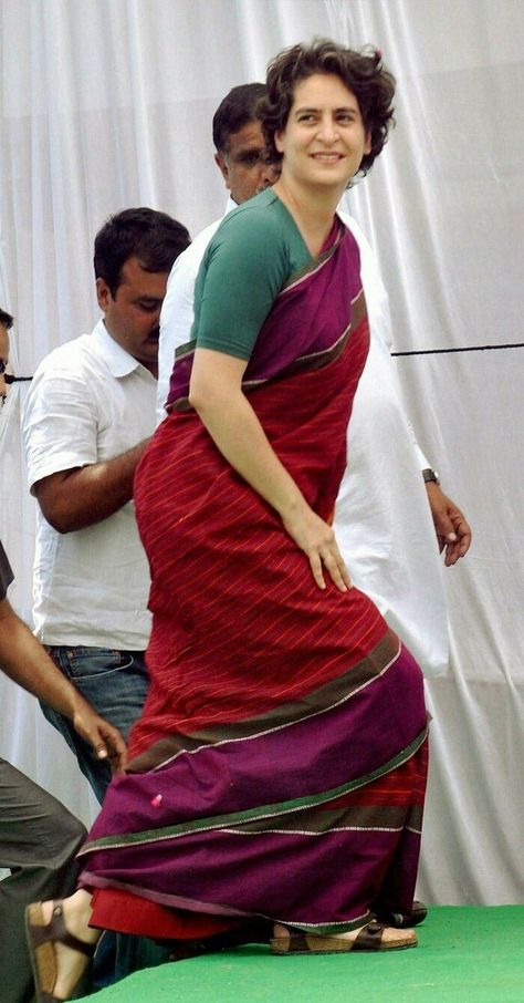 Indra Gandhi, Priyanka Gandhi, Cotton Saree Blouse Designs, Cotton Saree Blouse, Khadi Saree, Indira Gandhi, Cotton Saree Designs, Bollywood Photos, Plain Saree