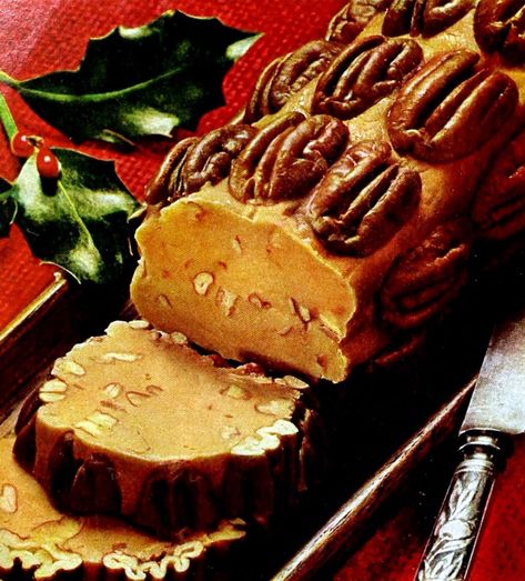 Butterscotch yule log: A retro Christmas dessert recipe from the 60s 7 Victorian Christmas Desserts, Butterscotch Yule Log, Butterscotch Fudge, Yule Log Recipe, Nut Rolls, Yule Log, Santa Cookies, Christmas Candy Recipes, Christmas Food Desserts