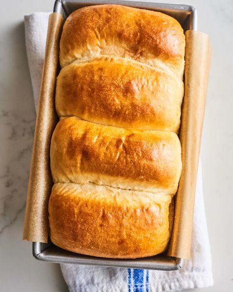 Here's how to make the bread that's blowing up the internet. Japanese Milk Bread Recipe, Hokkaido Milk Bread, Sourdough Biscuits, Japanese Milk Bread, Milk Bread Recipe, Baked Breakfast Recipes, Bread Soft, Small Microwave, Breaking Bread