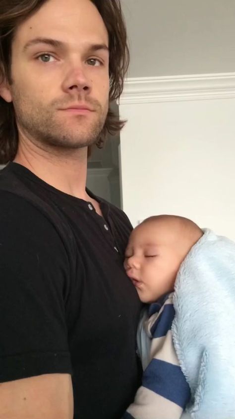 Jared Padalecki Goofy, Funny Jared Padalecki, Jared Padalecki Funny, Young Jared Padalecki, Jared Padalecki Shirtless, Supernatural Pictures, Supernatural Dean Winchester, Sam And Dean Winchester, Winchester Supernatural