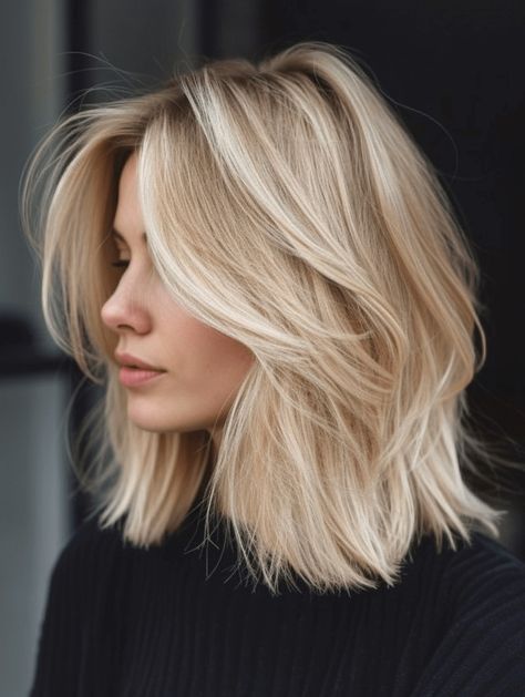 Spring Haircuts, Shoulder Length Blonde, Blonde Hair Transformations, Blonde Hair Inspiration, Blonde Hair Looks, Shoulder Length Hair Cuts, Penteado Cabelo Curto, Short Blonde Hair, Shoulder Length Hair