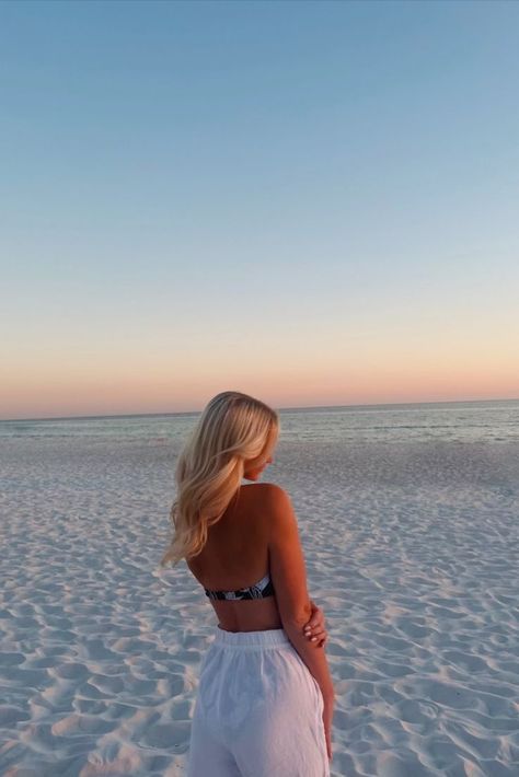 Beach Ocean Aesthetic, Beach Vacation Pictures, Summer Beach Pictures, Cute Beach Pictures, Cruise Pictures, Beach Instagram Pictures, Summer Poses, Summer Picture Poses, Ocean Aesthetic