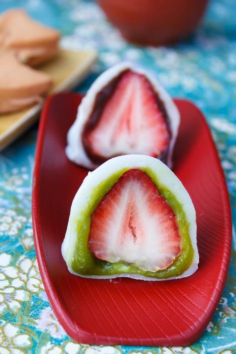 How to Make Japanese Strawberry Daifuku (Ichigo) Ichigo Daifuku, Strawberry Daifuku, Food Polls, Vegan Condensed Milk, Strawberry Mochi, Japanese Desserts, Buckwheat Noodles, Red Bean Paste, Matcha Green Tea Powder