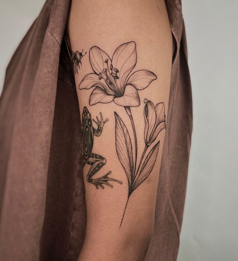 •lily and bee• the second addition to this patchwork sleeve in progress 🌿 frog is healed about 4months, thank you! 🍁books are open for fall🍁 link in bio, custom deans flash available- posting new flash weekly #nyctattoo#flashtattoo#patchwork#beetattoo#lilytattoo#femaletattooartist Flower Tattoo Patchwork, Lily Pad Tattoo, Nyc Tattoo, Patchwork Sleeve, Flower Sleeve, Tattoo Inspo, Lily Pads, Tattoos And Piercings, Flower Tattoo