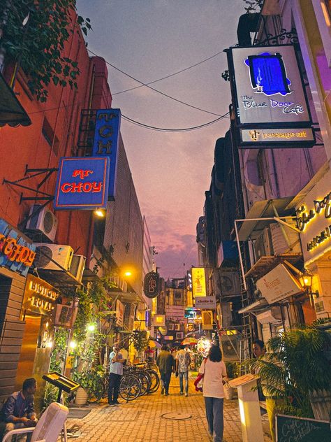 Khan Market Delhi Aesthetic, Khan Market Aesthetic, New Delhi Aesthetic, Punjab Aesthetic, Khan Market Delhi, New Delhi City, Aesthetic Delhi, Street Interview, Delhi Market