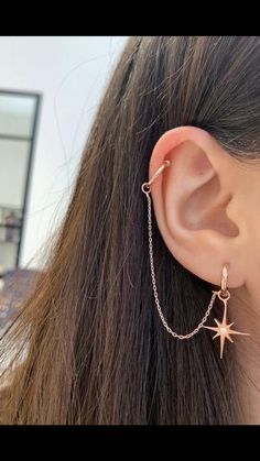 Ear Piercings For Prom, Pierce Ear, Ear Peircings, Cool Ear Piercings, Pretty Ear Piercings, Cute Ear Piercings, Makijaż Smokey Eye, Lobe Piercing, Dope Jewelry