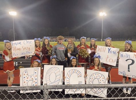 Football Game Hoco Proposals, Hoco Proposals Ideas Football, Football Proposal, Hoco Proposal Ideas, Cute Hoco Proposals, Cute Homecoming Proposals, Proposals Ideas, High School Life, Dream High