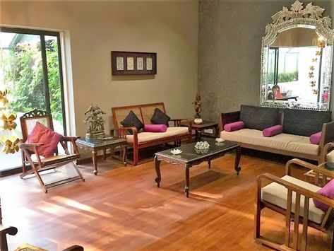 5 ideas to decorate your home in traditional South Indian style | homify Indian Living Rooms Apartment, Traditional Living Room Sofas, South Indian House, Indian Living Room Design, Indian House Design, Indian Interior Design, South Indian Style, Indian Living Room, Indian Living Rooms