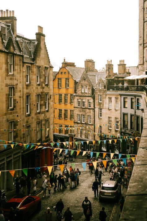 Edinburgh Street Photography, Victoria Street Edinburgh, Edinburgh Street, Scotland Aesthetic, Edinburgh Travel, Uk Trip, City Scapes, Dream Future, Uk Travel