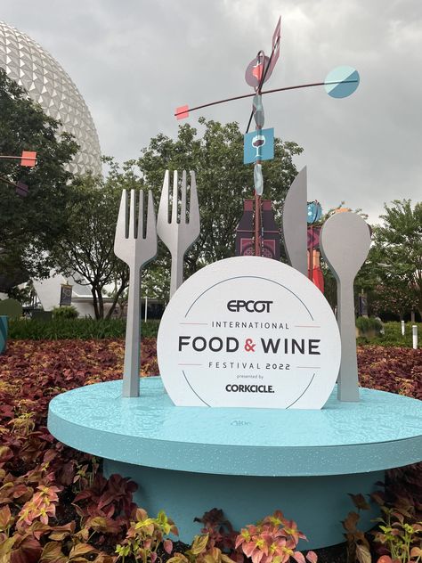 Food Fest Decoration Ideas, Wine Festival Decorations, Festival Design Decoration, Disney Food And Wine Festival, Food Festivals Event, Festival Names, Table Signage, Food Event, Winter Campaign