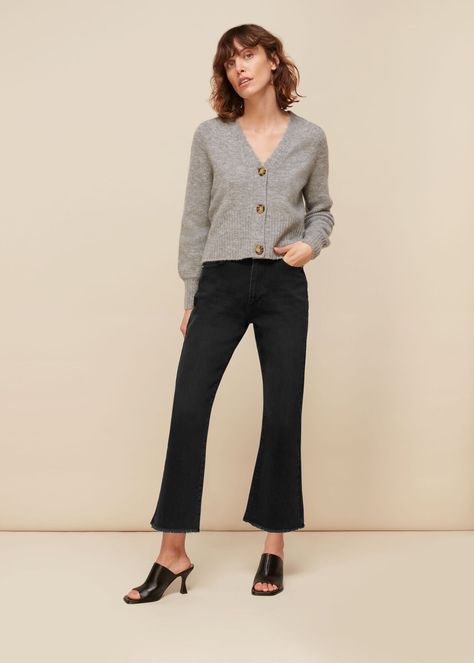 Cropped Flare Jeans Outfit Winter, Kick Flare Pants Outfit, Cropped Flare Jeans Outfit, Flare Jeans Outfit Winter, Flare Jean Outfit, Cropped Pants Outfit, Flare Jeans Style, Flare Jeans Outfit, Jeans Outfit Winter