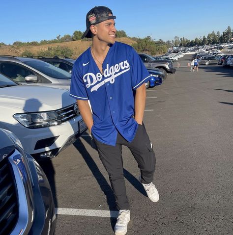 Dodgers Outfit, Baseball Jersey Outfit, Fashion Outfits Men, Baseball Jersey Men, Black Men Street Fashion, Men Street Fashion, Baseball Outfit, Jersey Outfit, Gaming Clothes