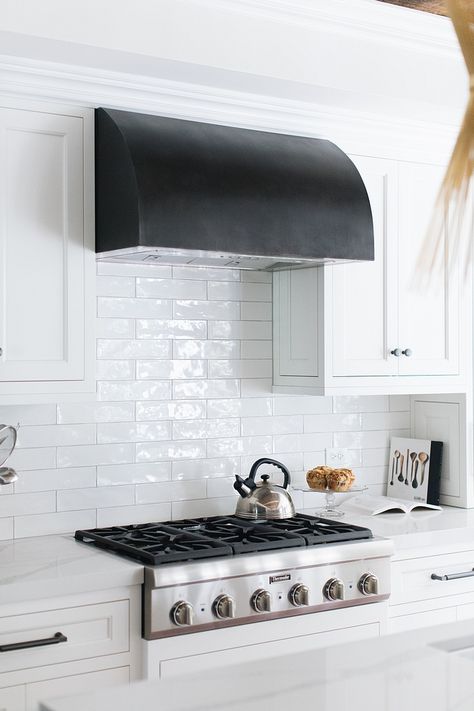 Black and White Modern Farmhouse - Home Bunch  Interior Design Ideas Black And White Modern Farmhouse, White Subway Tiles Kitchen Backsplash, White Subway Tile Kitchen, White Tile Kitchen Backsplash, White Modern Farmhouse, Subway Tile Backsplash Kitchen, White Kitchen Tiles, Home Bunch, Subway Tile Kitchen