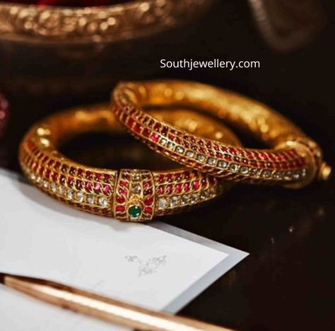 Polki and ruby kadas photo Ruby Bangles Gold, Gold Bangles Indian, Ruby Bangles, Diy Heart, Antique Gold Jewelry Indian, Diamond Bangles, Bangles Gold, Fancy Jewellery Designs, Pearl Jewelry Wedding