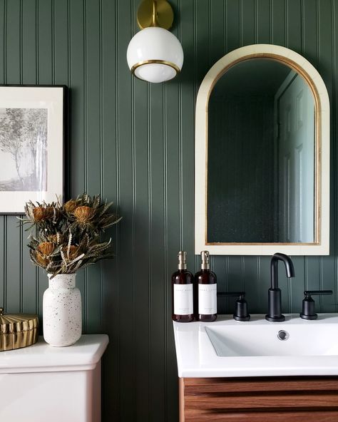 Dark Green Bathrooms, Bold Bathroom, Dark Bathrooms, Cabin Bathrooms, Bathroom Paint Colors, Hall Bathroom, Downstairs Bathroom, Upstairs Bathrooms, Green Bathroom