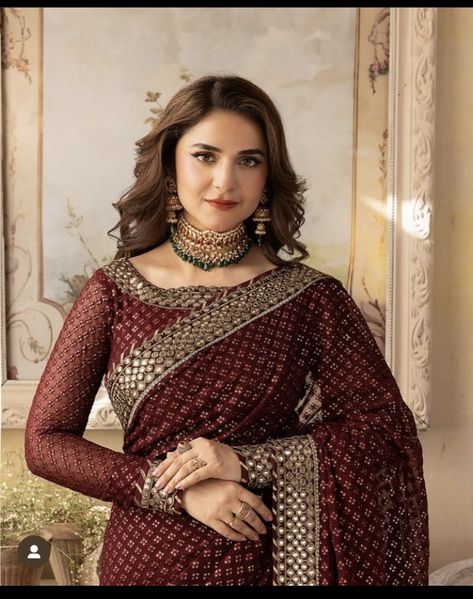 Maroon Saree Look, Casual Bridal Dress, Maroon Saree, Wahaj Ali, Yumna Zaidi, Pakistani Dresses Online, Asim Jofa, Zari Embroidery, Fashionable Saree Blouse Designs